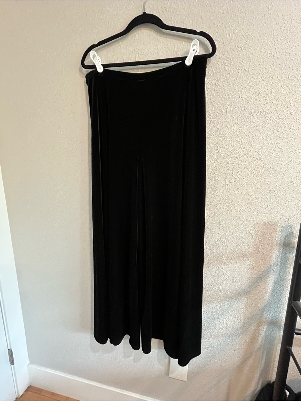 Black Wide-Leg Velvet Pants